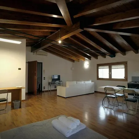 Mansarda Ai Ferrazzi Appartement *